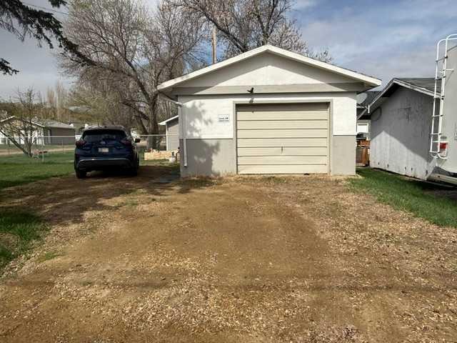148 4 Street, Drumheller, AB - Outdoor