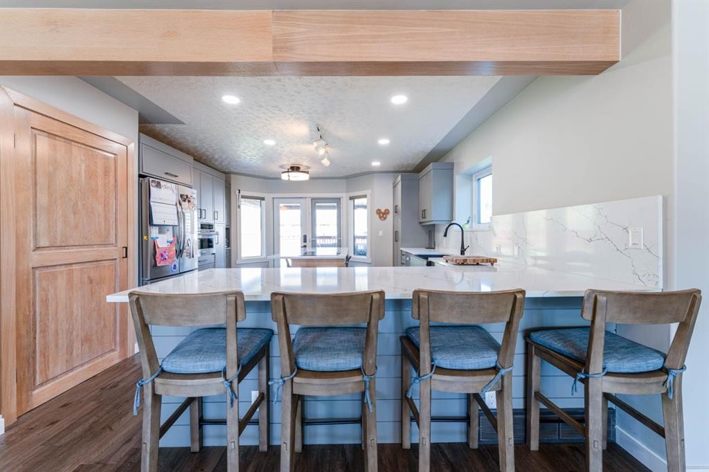 115 9 Street, Drumheller, AB - Indoor Photo Showing Dining Room