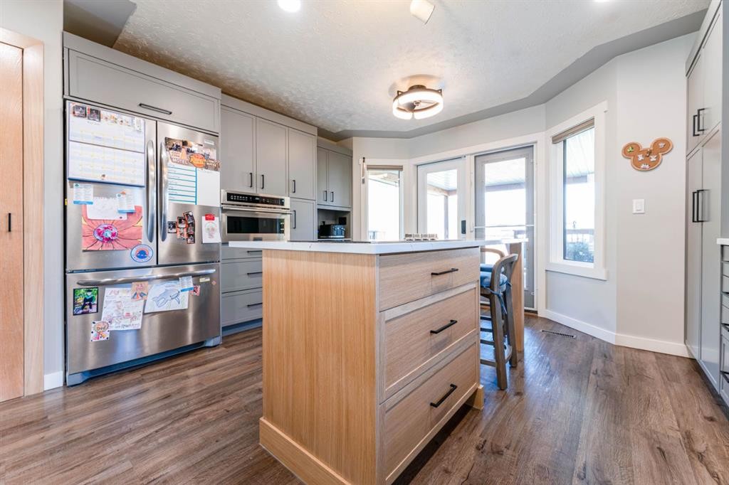 115 9 Street, Drumheller, AB - Indoor Photo Showing Kitchen