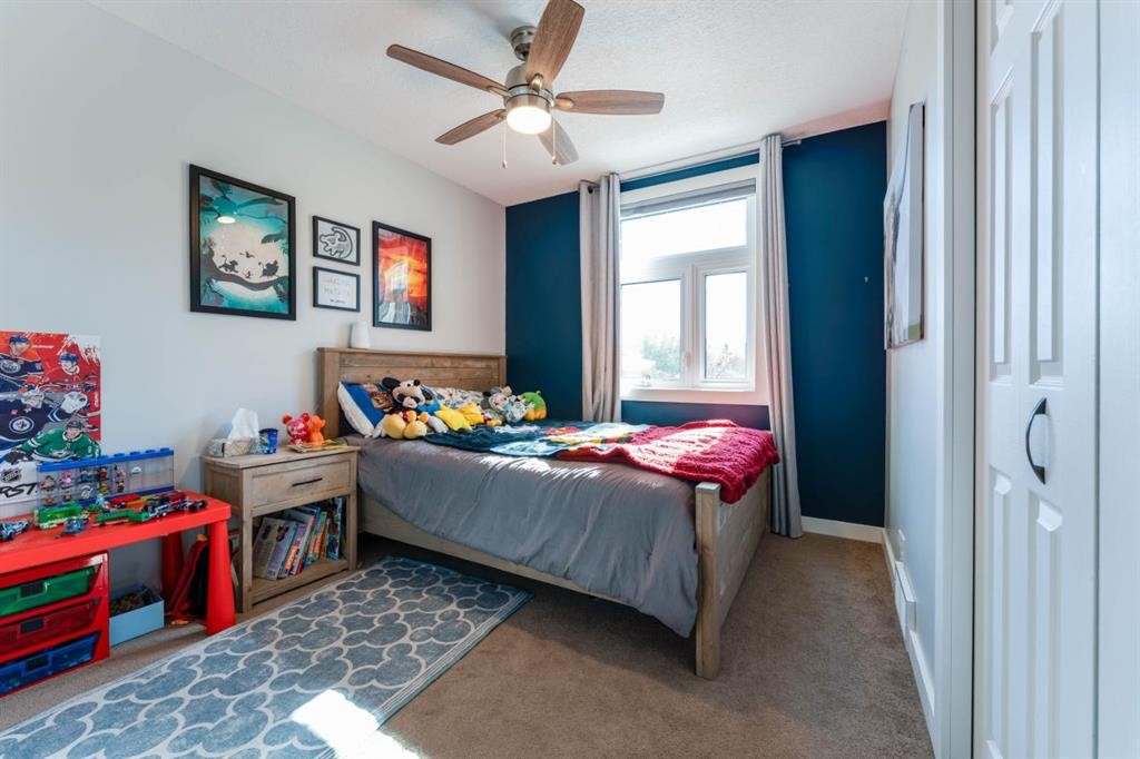 115 9 Street, Drumheller, AB - Indoor Photo Showing Bedroom