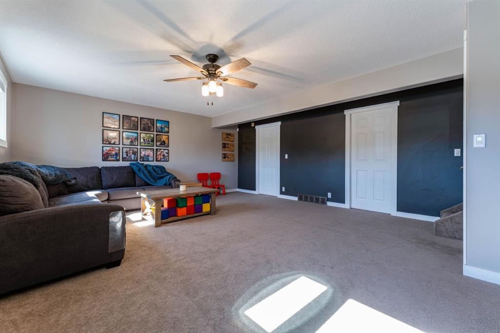 115 9 Street, Drumheller, AB - Indoor Photo Showing Other Room