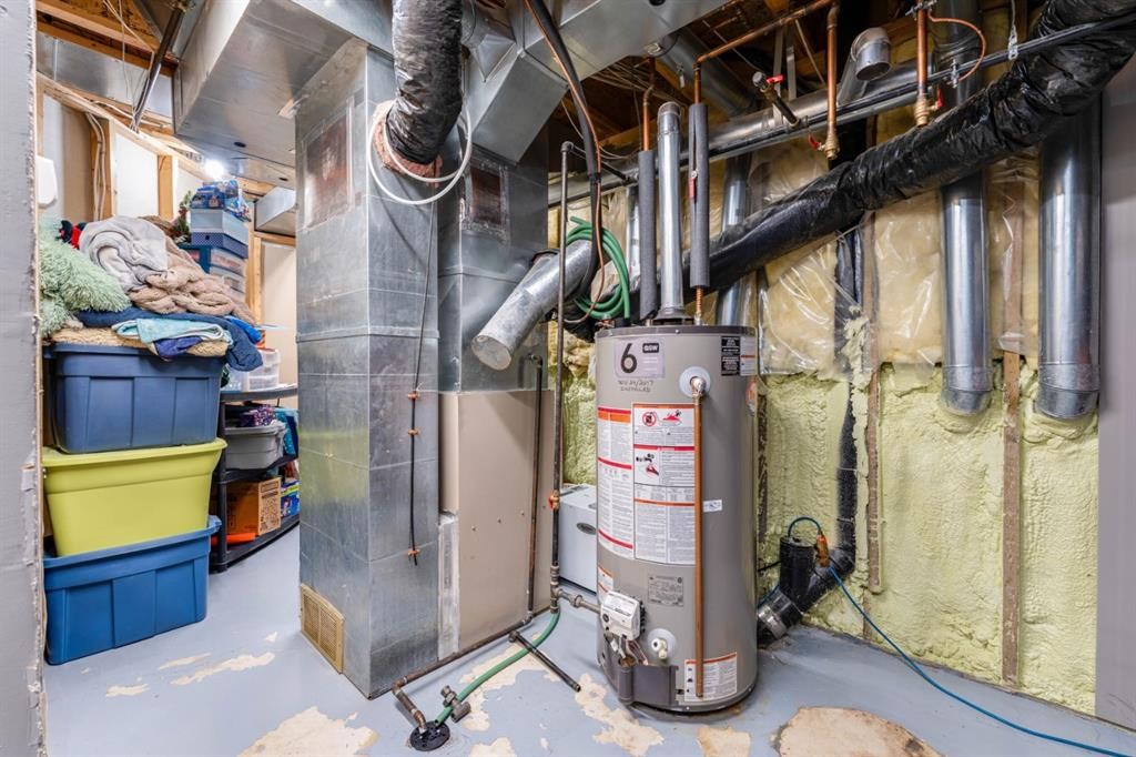 115 9 Street, Drumheller, AB - Indoor Photo Showing Basement