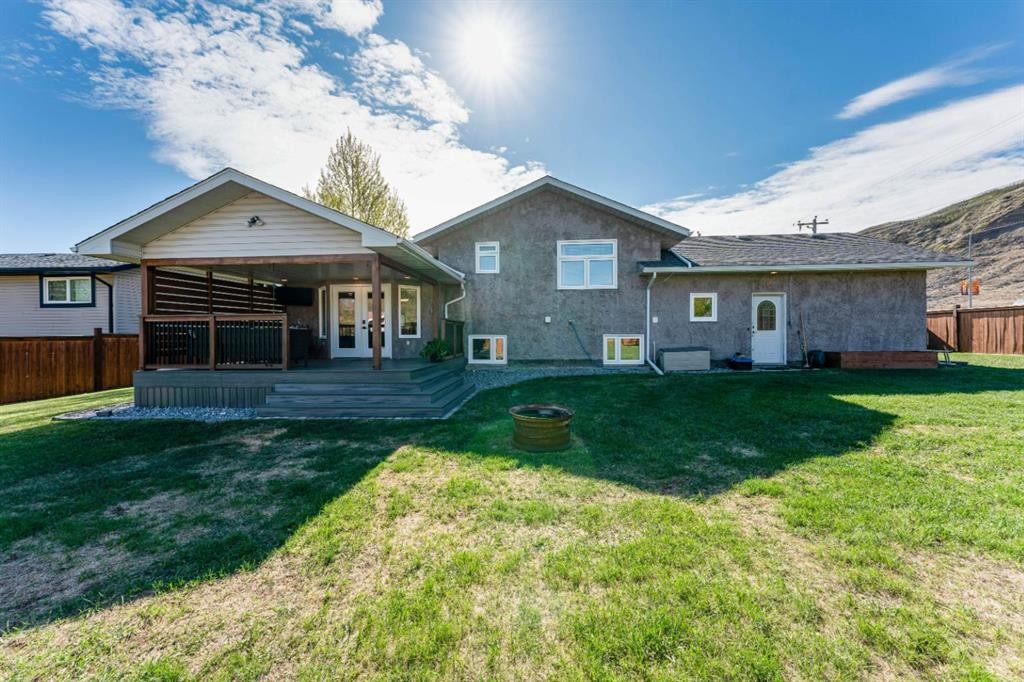 115 9 Street, Drumheller, AB - Outdoor