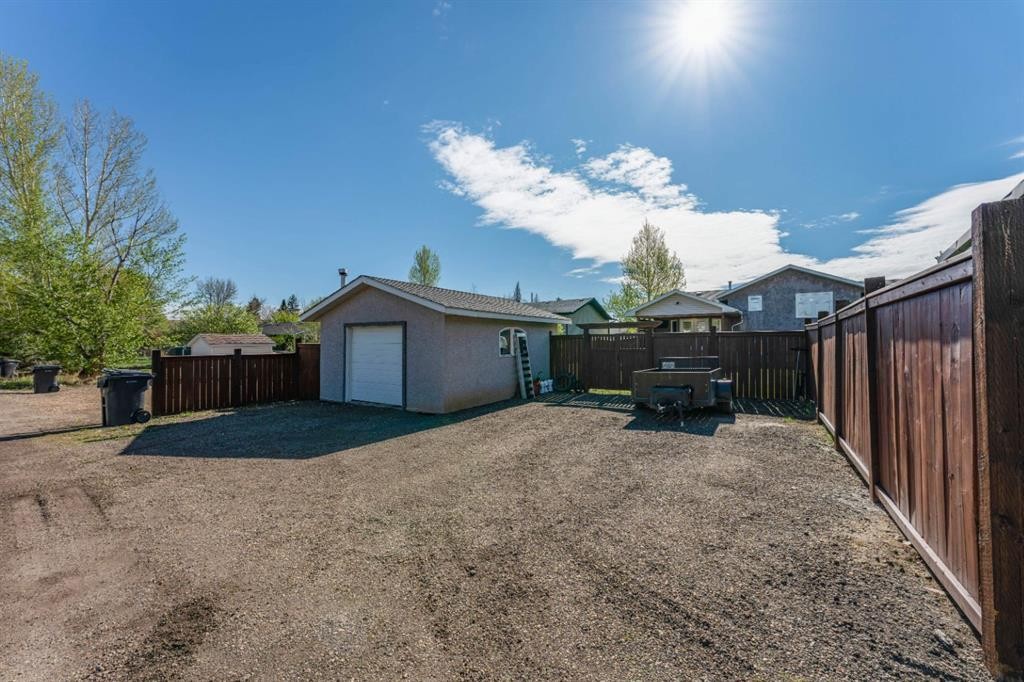 115 9 Street, Drumheller, AB - Outdoor