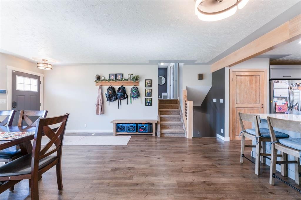 115 9 Street, Drumheller, AB - Indoor Photo Showing Dining Room