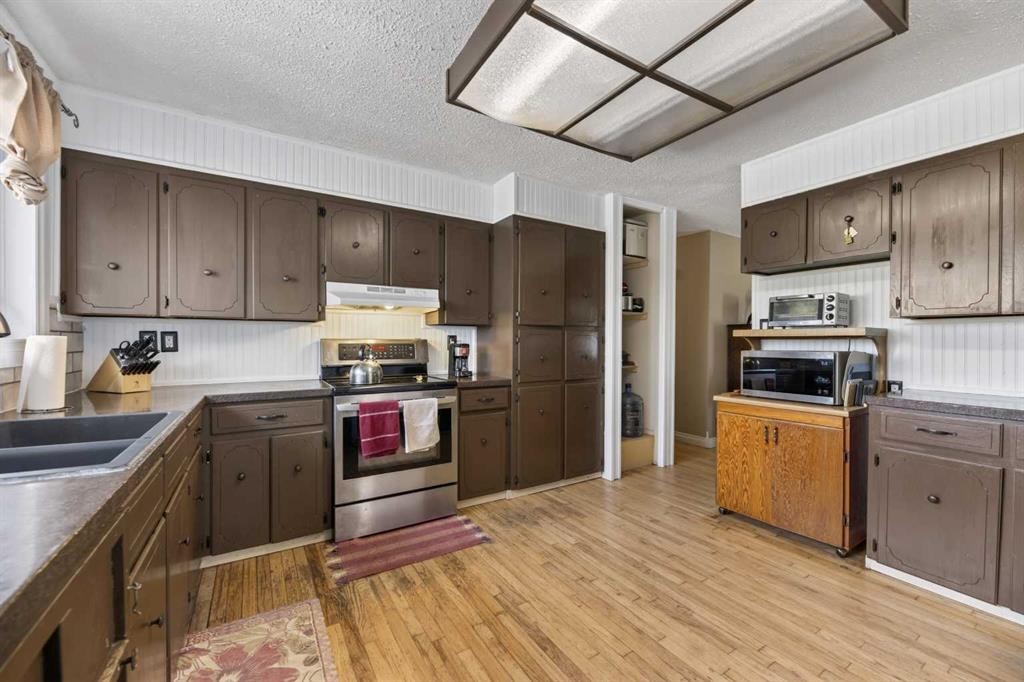 Highway 791, Rural Mountain View County, AB - Indoor Photo Showing Kitchen With Double Sink