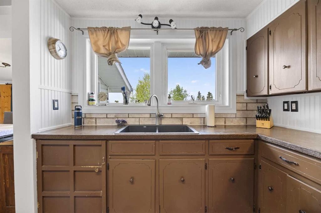 Highway 791, Rural Mountain View County, AB - Indoor Photo Showing Kitchen With Double Sink