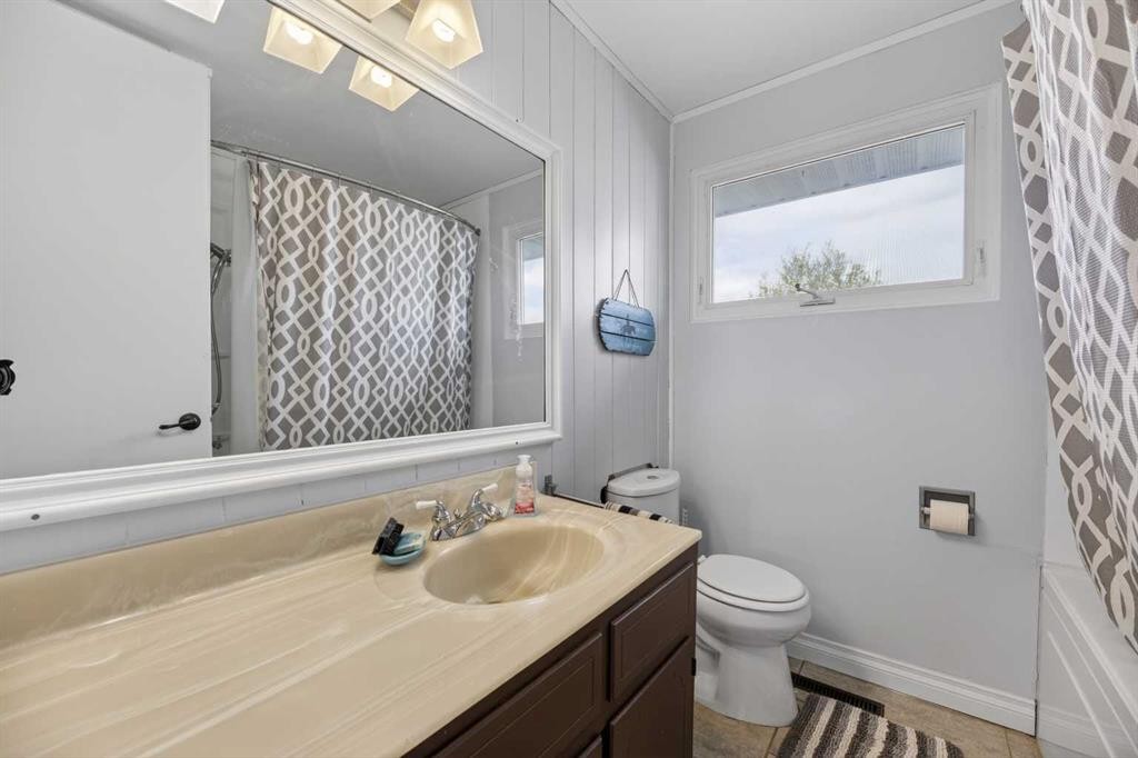 Highway 791, Rural Mountain View County, AB - Indoor Photo Showing Bathroom