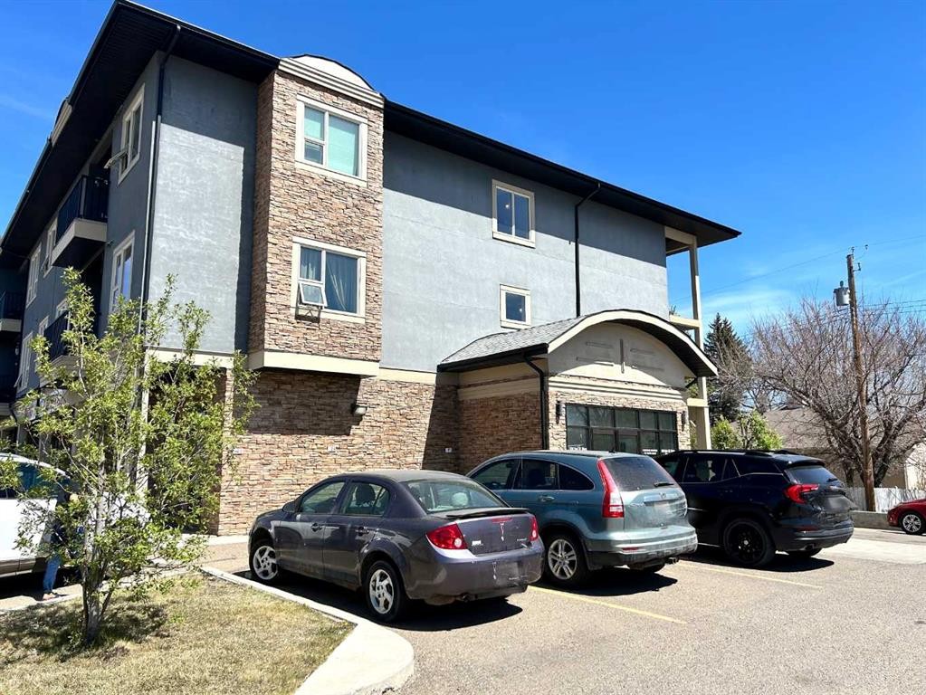 17-330 2 Street West, Brooks, AB - Outdoor