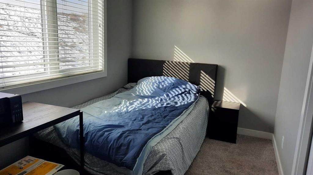 153 10 Avenue, Drumheller, AB - Indoor Photo Showing Bedroom