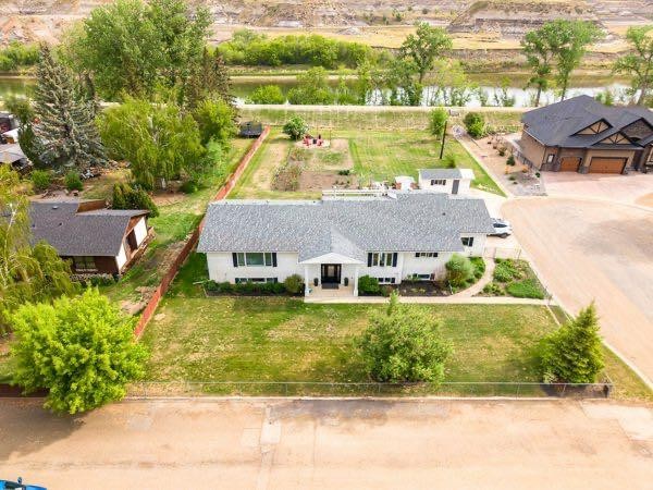 463 3 Avenue, Drumheller, AB - Outdoor
