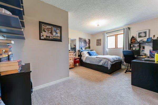 463 3 Avenue, Drumheller, AB - Indoor Photo Showing Bedroom