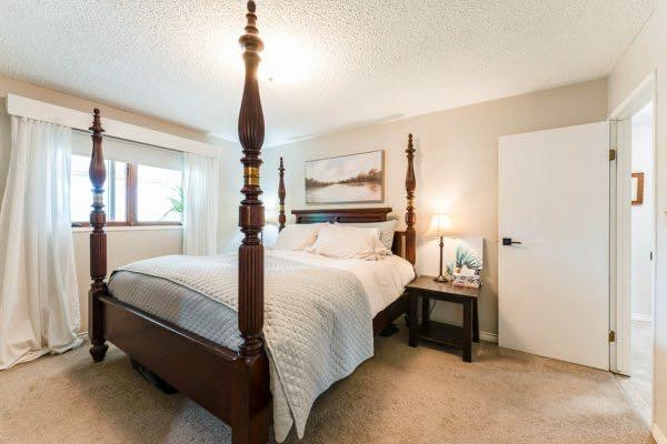 463 3 Avenue, Drumheller, AB - Indoor Photo Showing Bedroom