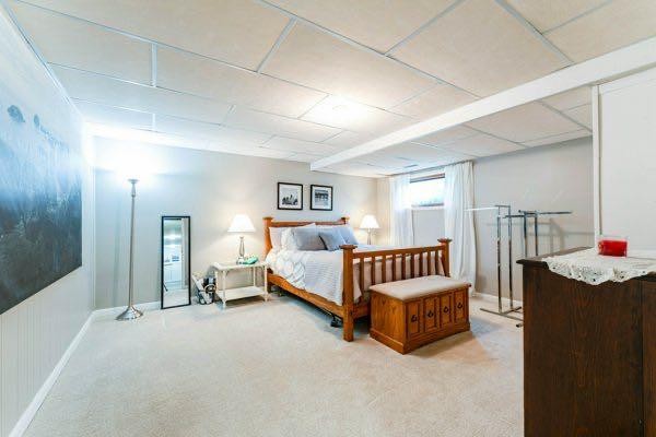 463 3 Avenue, Drumheller, AB - Indoor Photo Showing Bedroom
