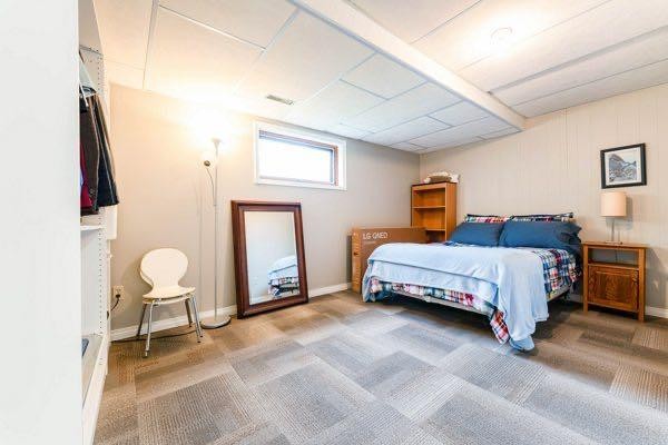 463 3 Avenue, Drumheller, AB - Indoor Photo Showing Bedroom