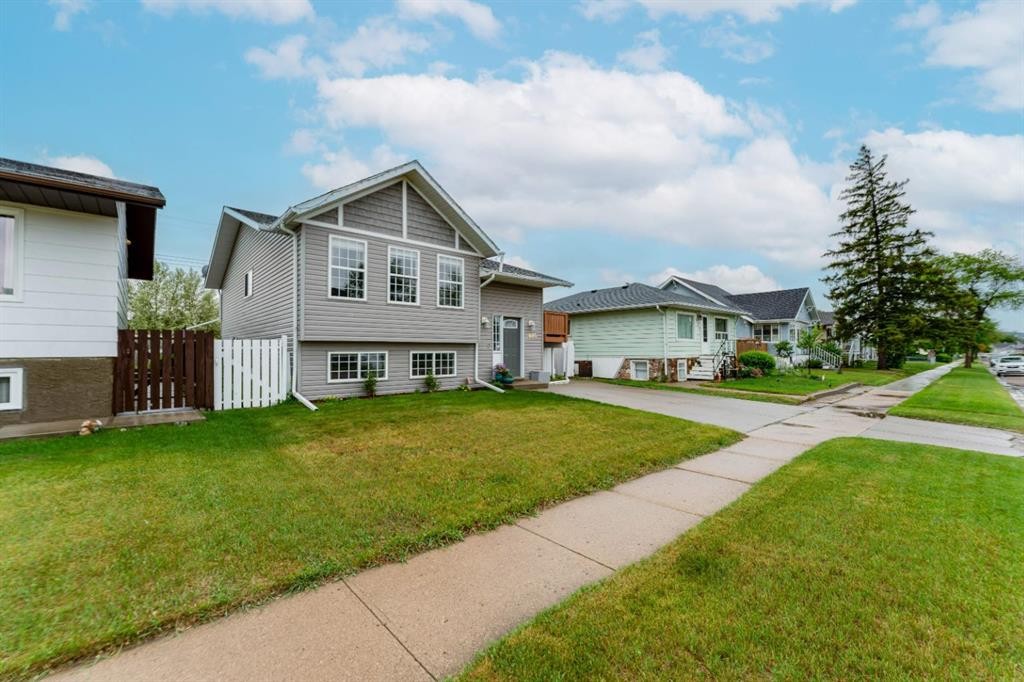 685 3 Avenue West, Drumheller, AB