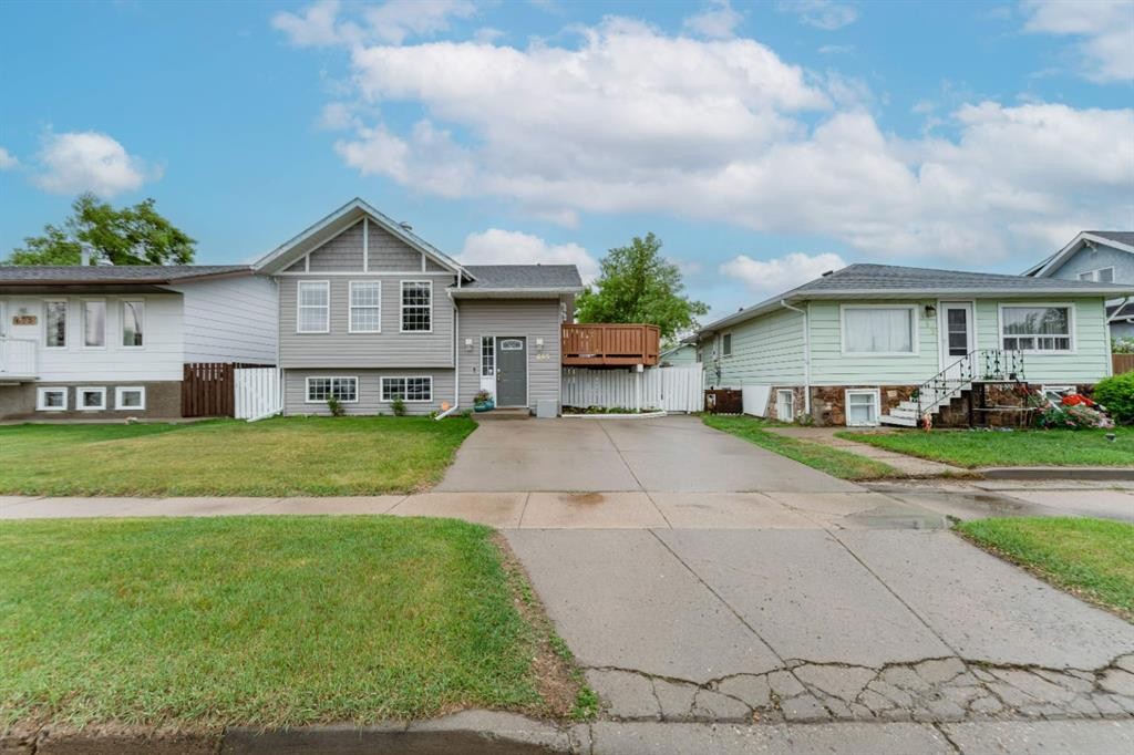 685 3 Avenue West, Drumheller, AB