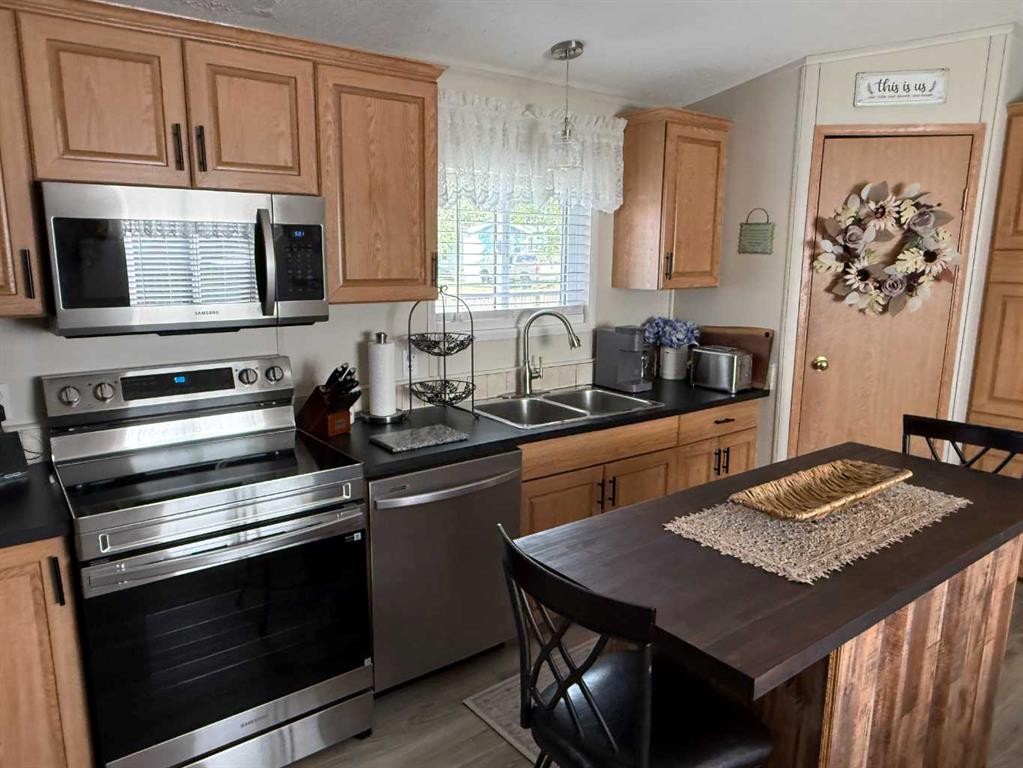 11-300 Railway Avenue, Duchess, AB