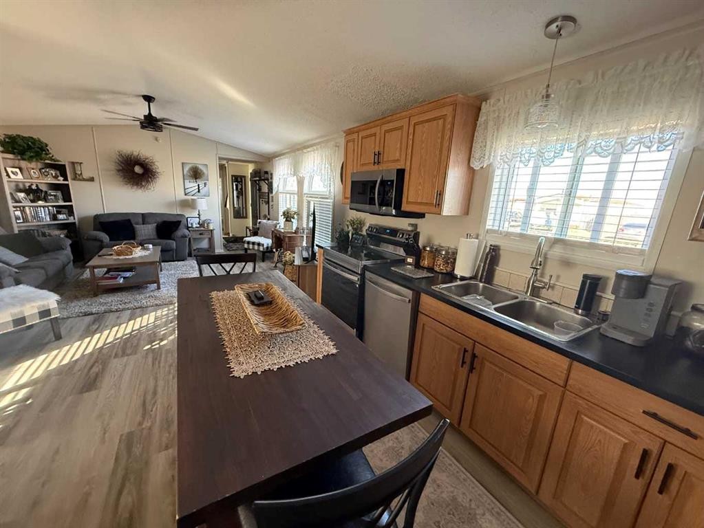 11-300 Railway Avenue, Duchess, AB