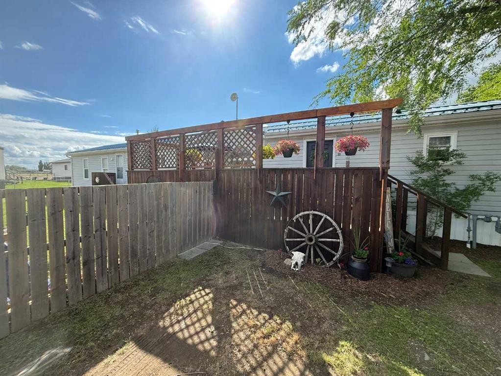 11-300 Railway Avenue, Duchess, AB