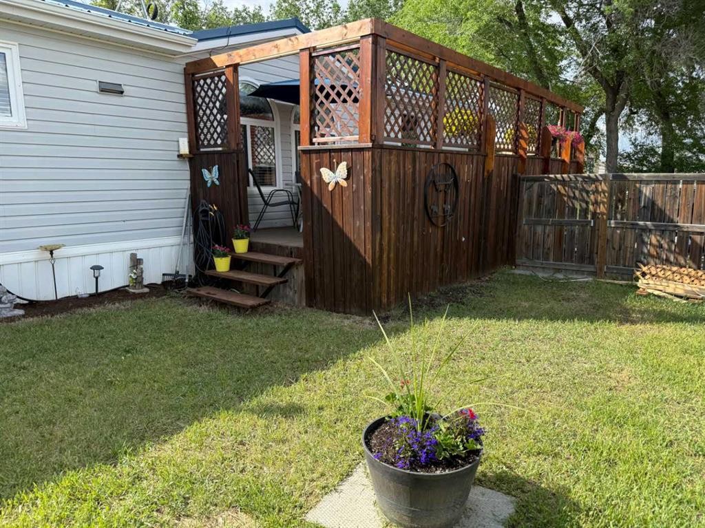 11-300 Railway Avenue, Duchess, AB