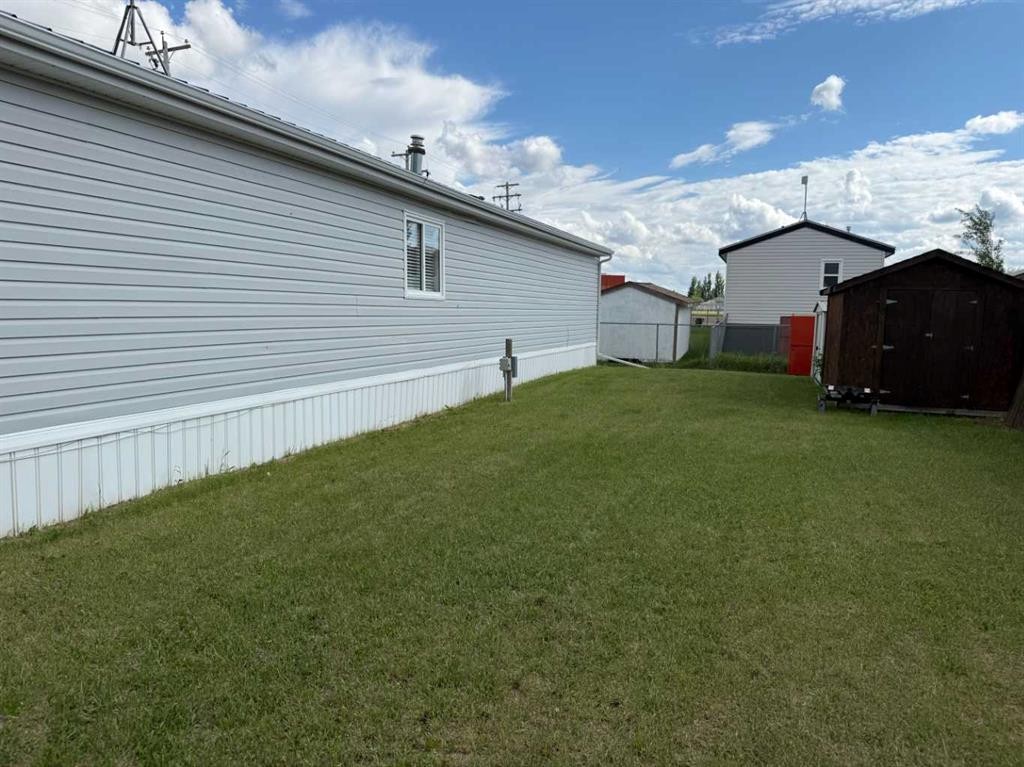 11-300 Railway Avenue, Duchess, AB