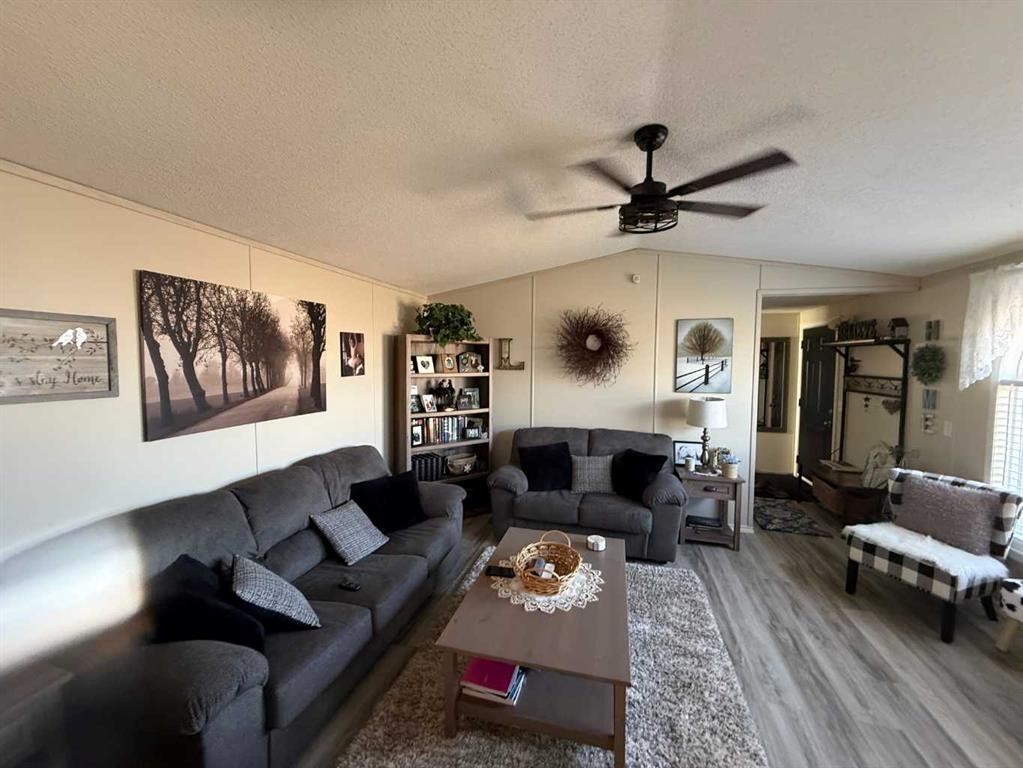 11-300 Railway Avenue, Duchess, AB