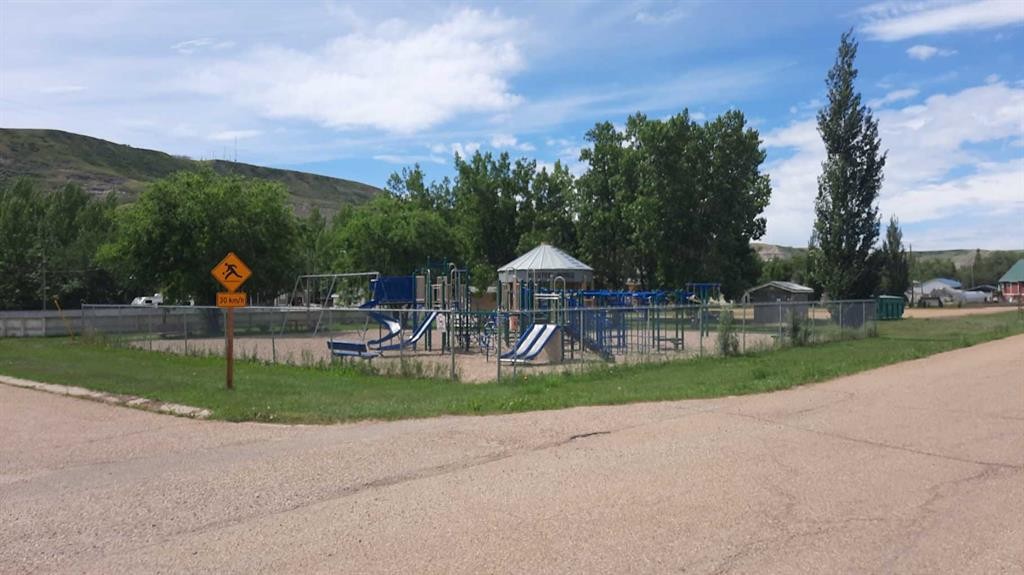 261 1 Avenue, Drumheller, AB - Outdoor