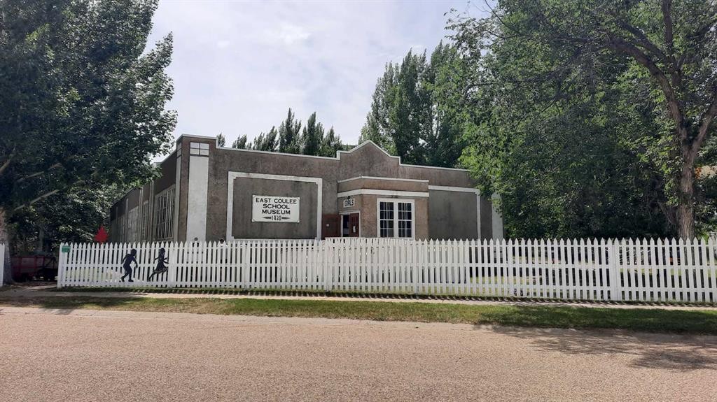 261 1 Avenue, Drumheller, AB - Outdoor