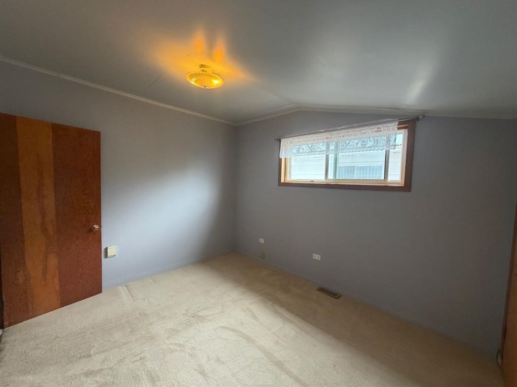 510 Bruce Avenue, Carbon, AB - Indoor Photo Showing Other Room