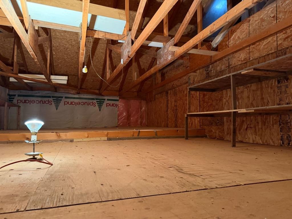 510 Bruce Avenue, Carbon, AB - Indoor Photo Showing Other Room