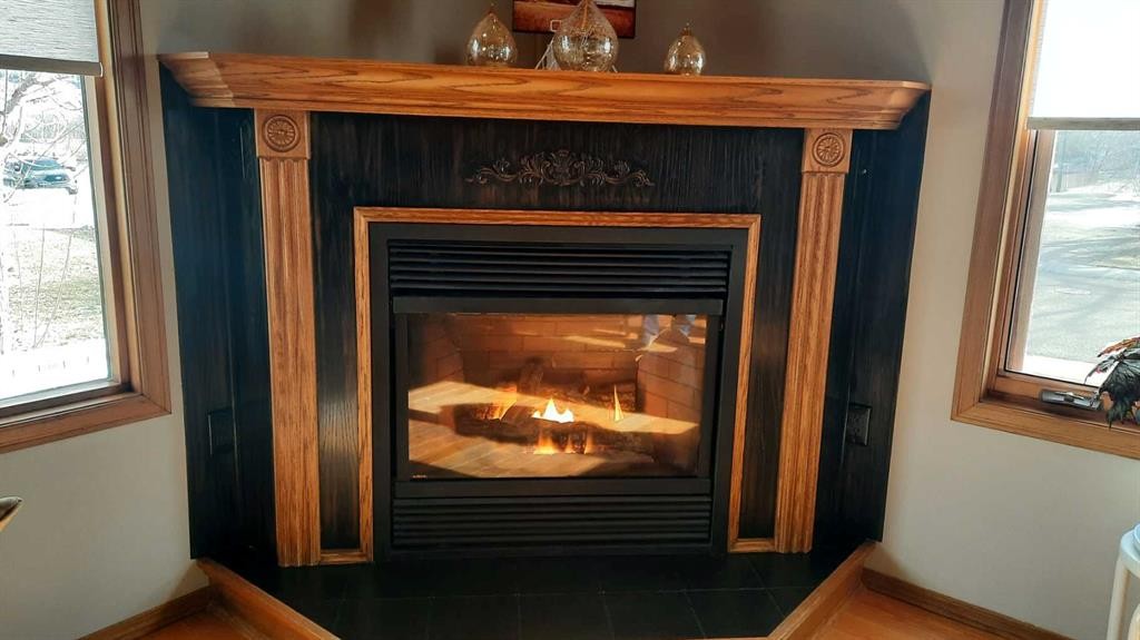 241 4 Street, Drumheller, AB - Indoor With Fireplace