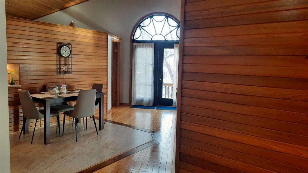 241 4 Street, Drumheller, AB - Indoor