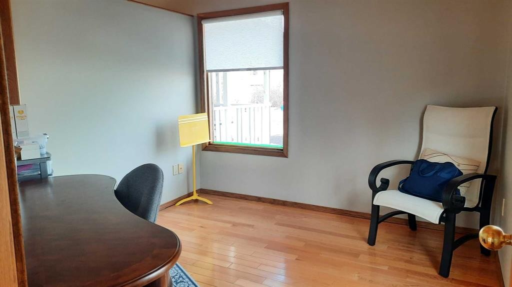 241 4 Street, Drumheller, AB - Indoor Photo Showing Office