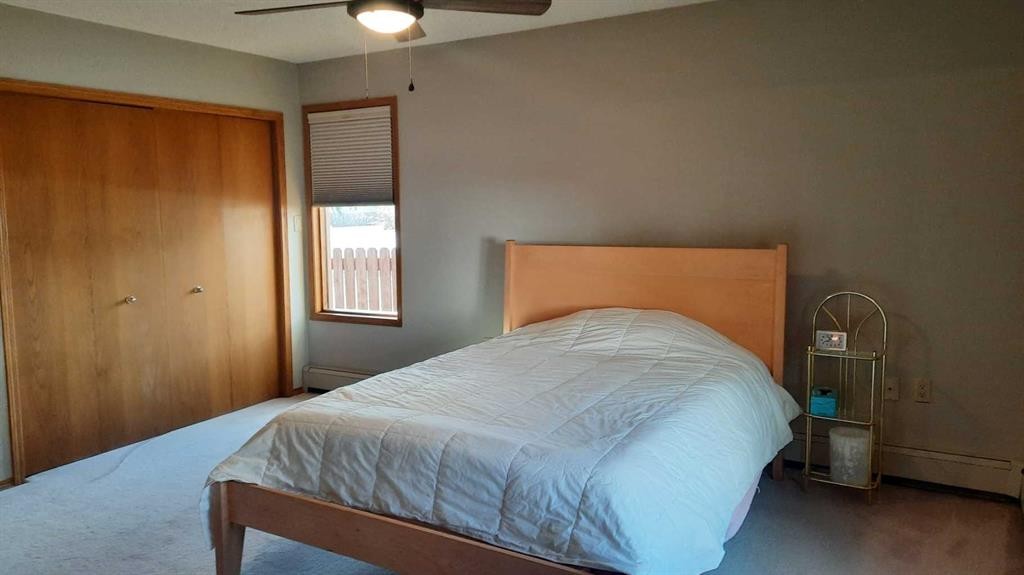 241 4 Street, Drumheller, AB - Indoor Photo Showing Bedroom