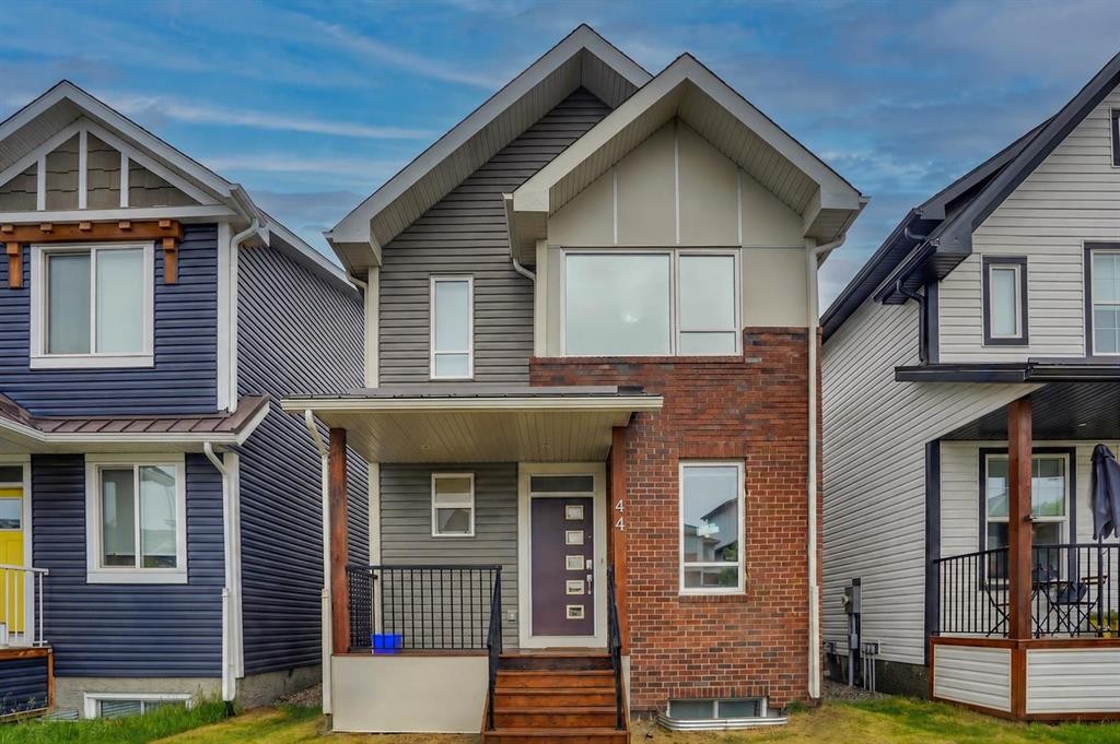 44 Seton Villas Se, Calgary, AB - Outdoor