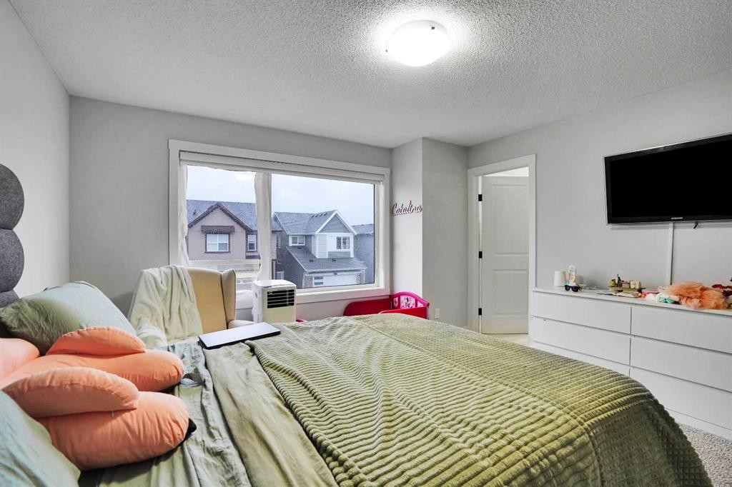 44 Seton Villas Se, Calgary, AB - Indoor Photo Showing Bedroom
