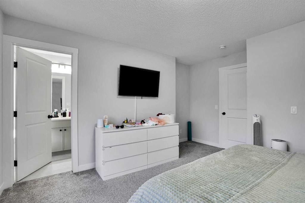 44 Seton Villas Se, Calgary, AB - Indoor Photo Showing Bedroom