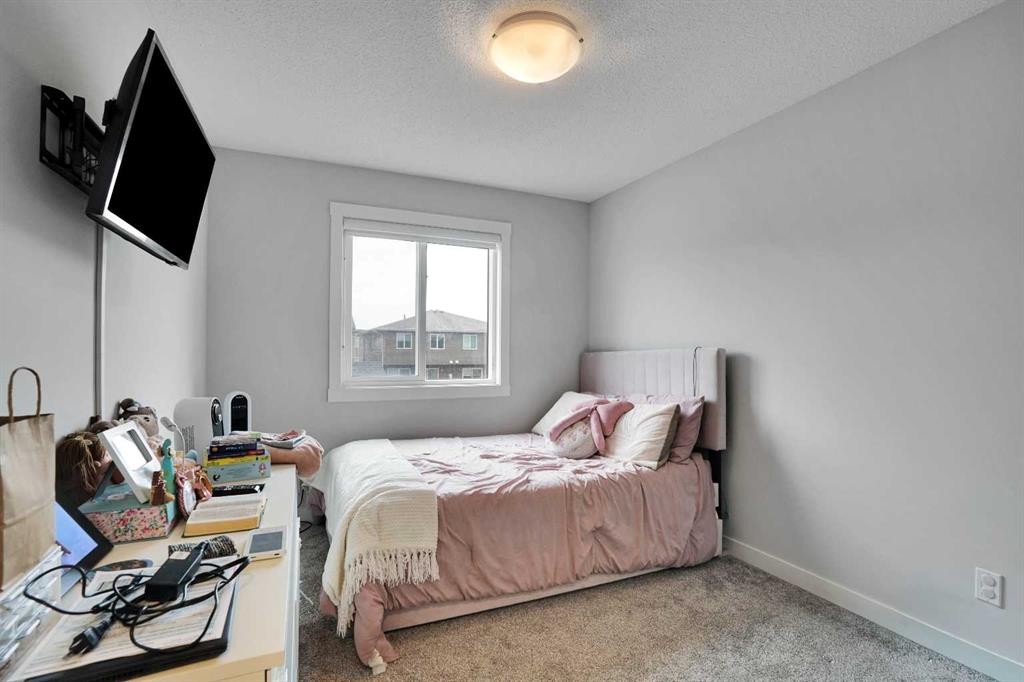 44 Seton Villas Se, Calgary, AB - Indoor Photo Showing Bedroom