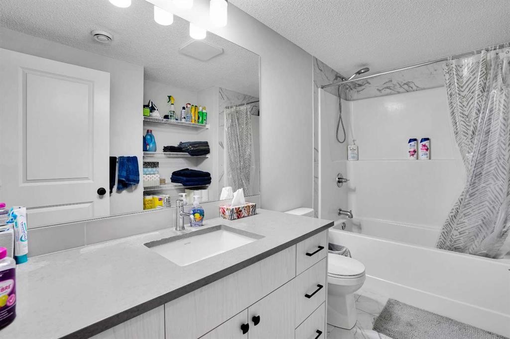 44 Seton Villas Se, Calgary, AB - Indoor Photo Showing Bathroom