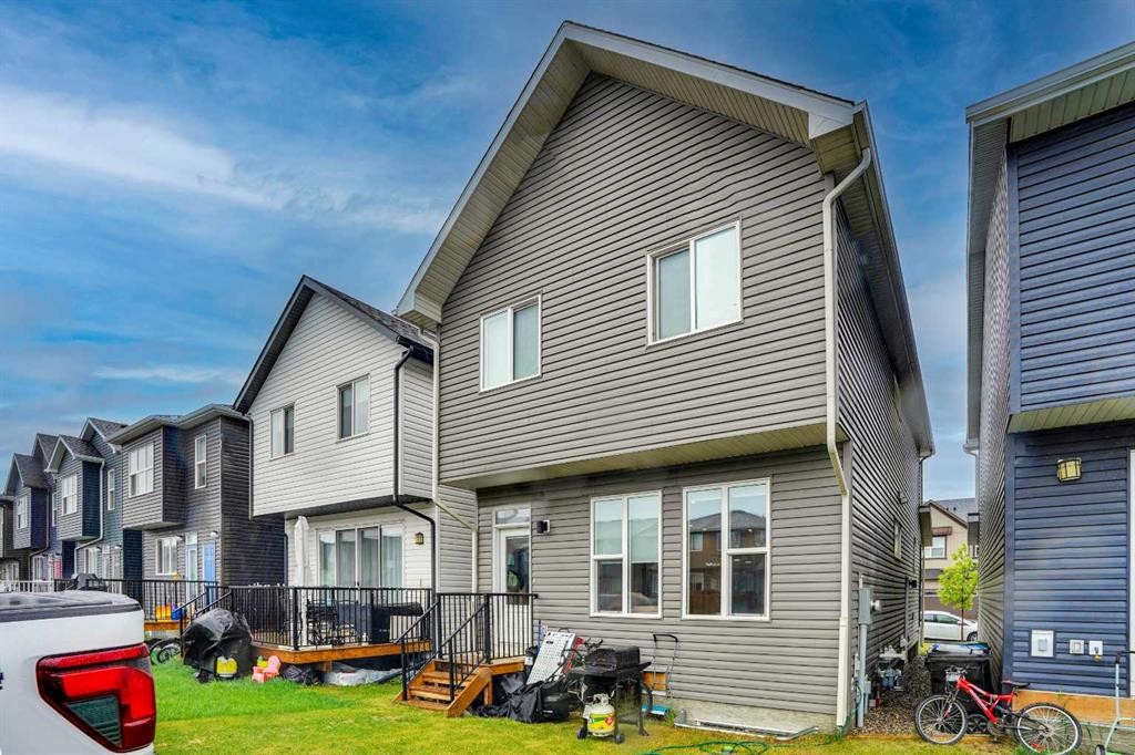44 Seton Villas Se, Calgary, AB - Outdoor