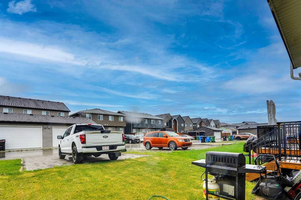 44 Seton Villas Se, Calgary, AB - Outdoor
