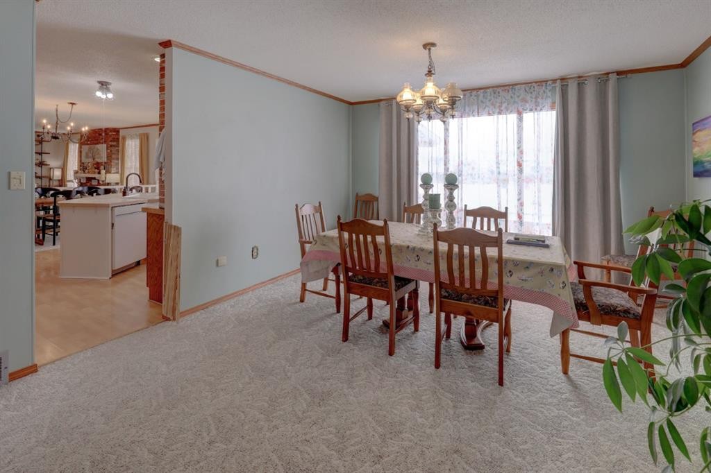 710 Bankview Close, Drumheller, AB