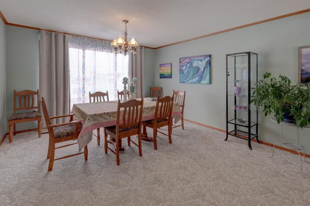 710 Bankview Close, Drumheller, AB