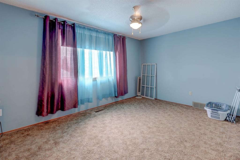 710 Bankview Close, Drumheller, AB
