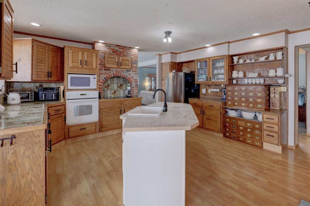 710 Bankview Close, Drumheller, AB