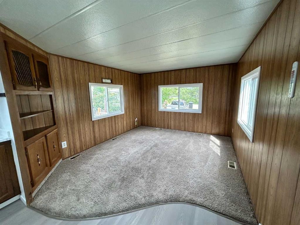 441 2 Street, Suffield, AB