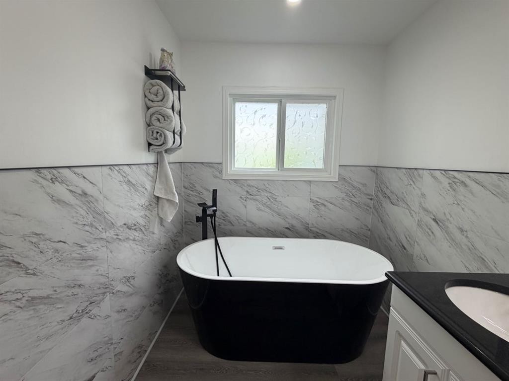 423 Bruce Avenue, Carbon, AB