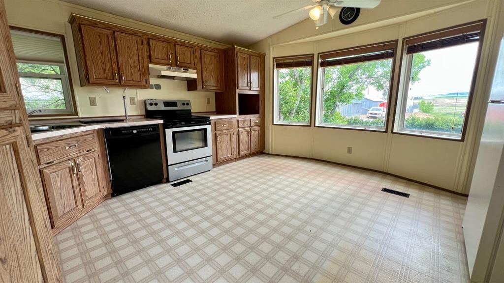 210 1St Ave West, Delia, AB