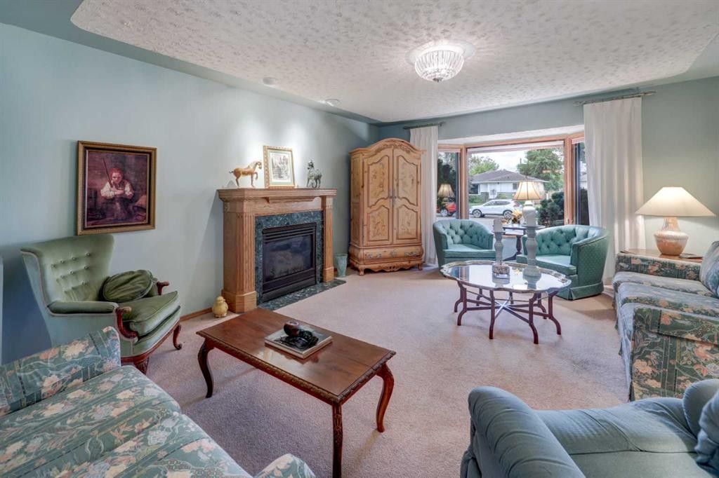 415 8 Street East, Drumheller, AB
